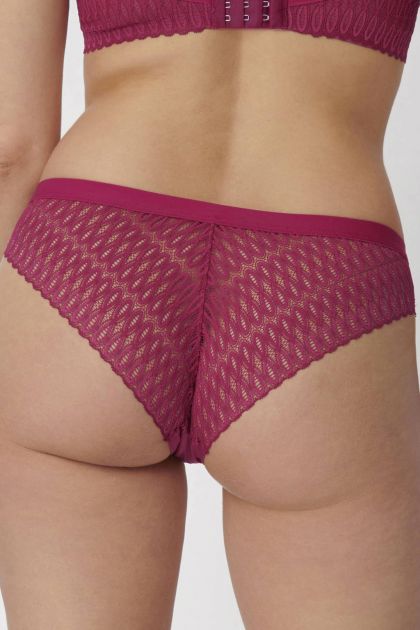 Triumph Slip Aura Spotlight Brazilian rood 36 -